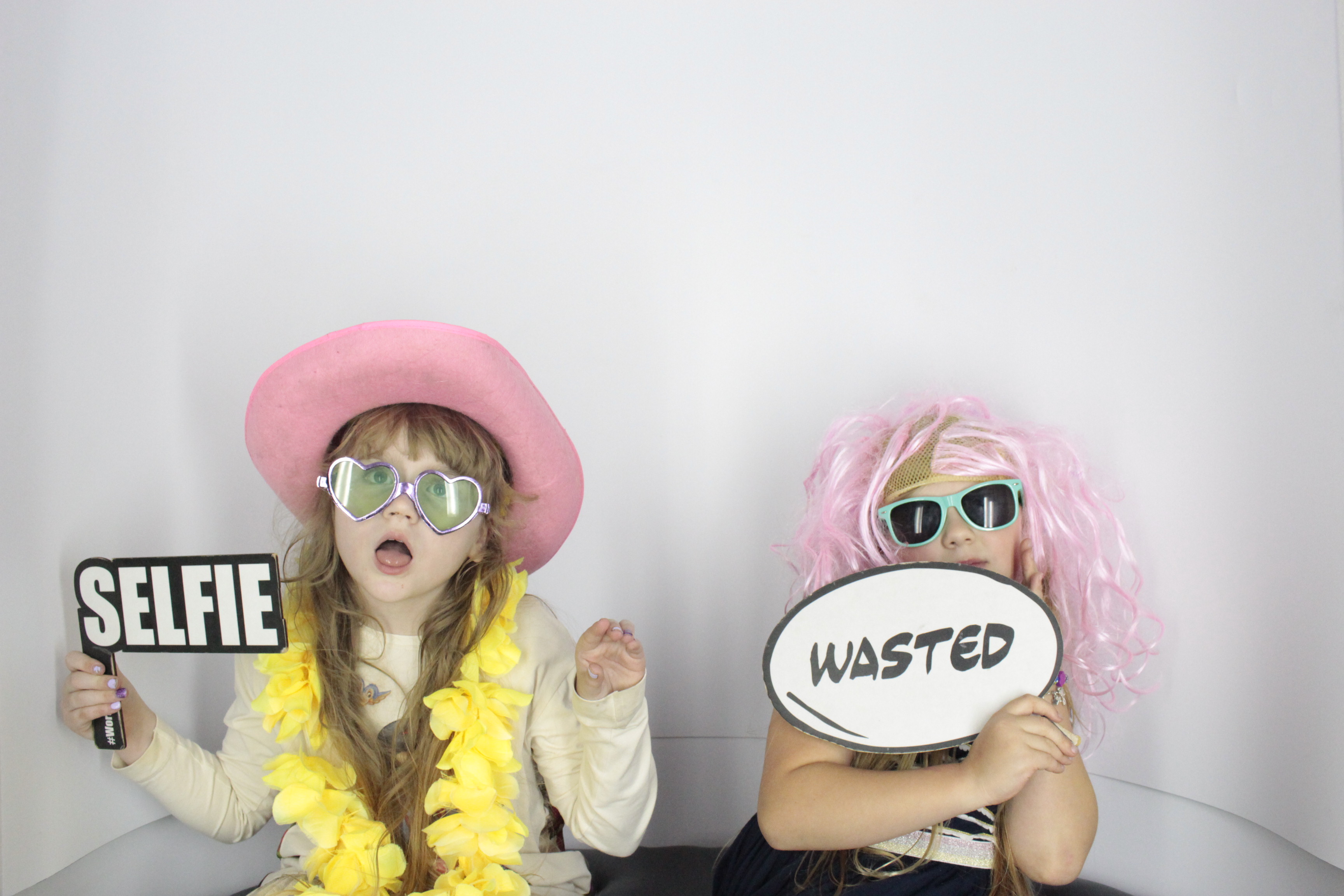 Nadine 40th Birthday  | View more photos from the event at gallery.myphotoboothexperience.co.uk/u/MyPhotoBoothExperienceLtd/Nadine-40th-Birthday